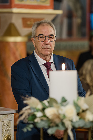 275