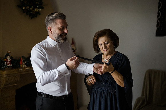 049