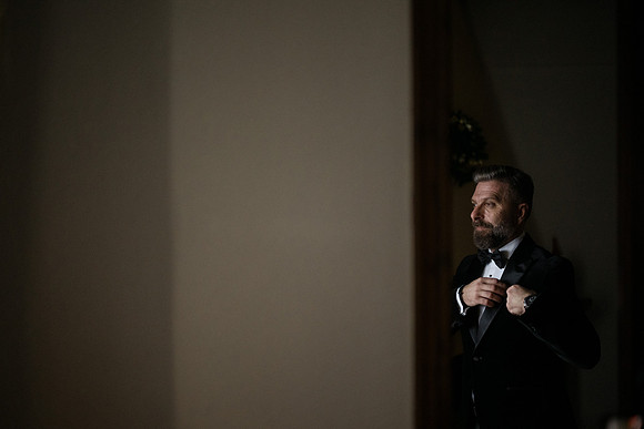 083