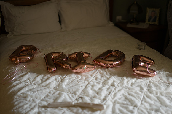 084
